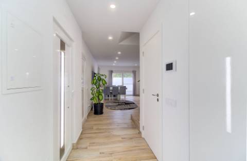 Moradia V2+2 Duplex com garagem, varandas e terraço