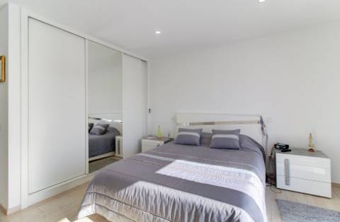 Moradia V2+2 Duplex com garagem, varandas e terraço