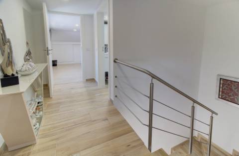 Moradia V2+2 Duplex com garagem, varandas e terraço