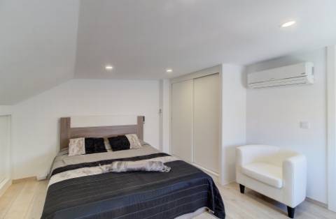 Moradia V2+2 Duplex com garagem, varandas e terraço