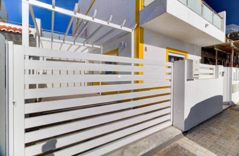 Moradia V2+2 Duplex com garagem, varandas e terraço