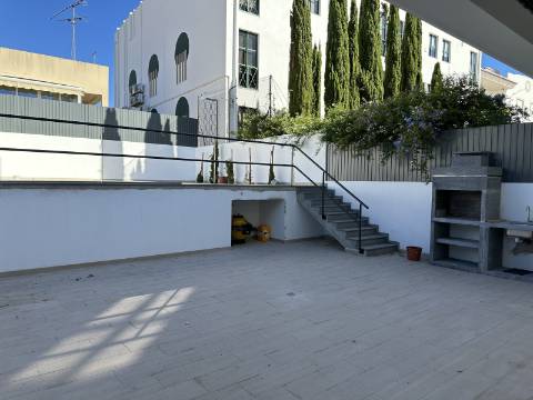 Magnifica moradia moderna T3 com piscina, garagem e elevador panorâmico!