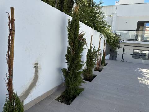 Magnifica moradia moderna T3 com piscina, garagem e elevador panorâmico!