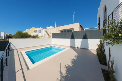 Magnifica moradia moderna T3 com piscina, garagem e elevador panorâmico!