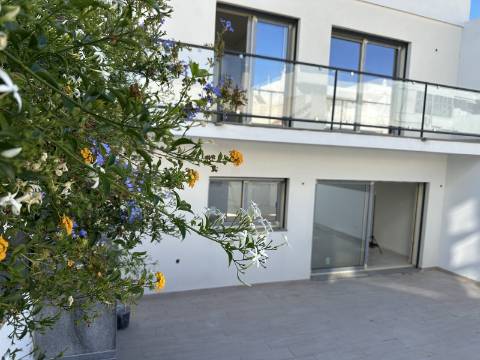 Magnifica moradia moderna T3 com piscina, garagem e elevador panorâmico!