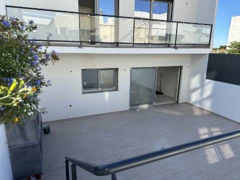 Magnifica moradia moderna T3 com piscina, garagem e elevador panorâmico!