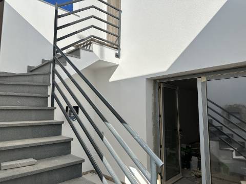 Magnifica moradia moderna T3 com piscina, garagem e elevador panorâmico!