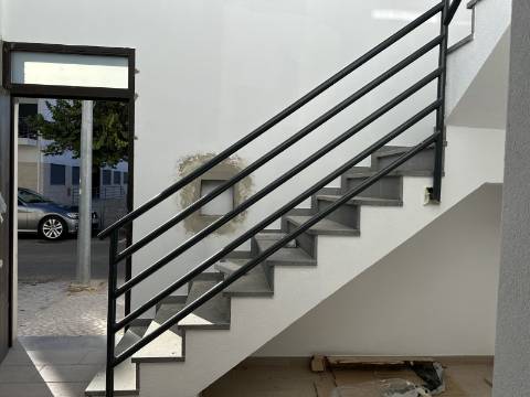 Magnifica moradia moderna T3 com piscina, garagem e elevador panorâmico!