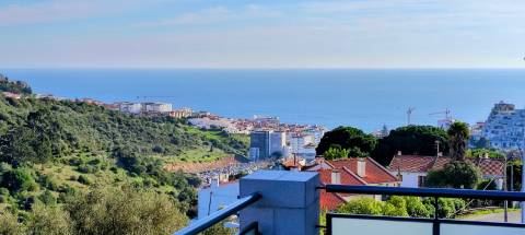 Apartamento T3 em Condominio Privado com Piscina. Vista Mar em Sesimbra