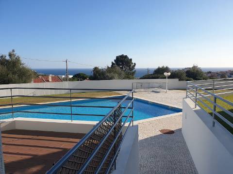 Apartamento T3 em Condominio Privado com Piscina. Vista Mar em Sesimbra