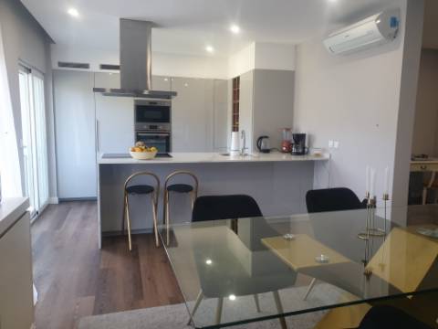 Apartamento T3 em Condominio Privado com Piscina. Vista Mar em Sesimbra