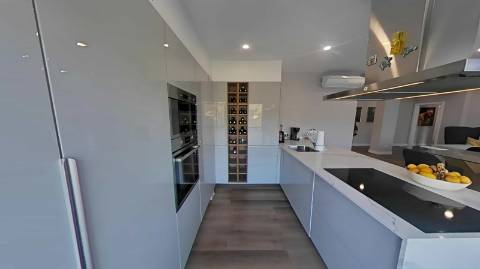 Apartamento T3 em Condominio Privado com Piscina. Vista Mar em Sesimbra