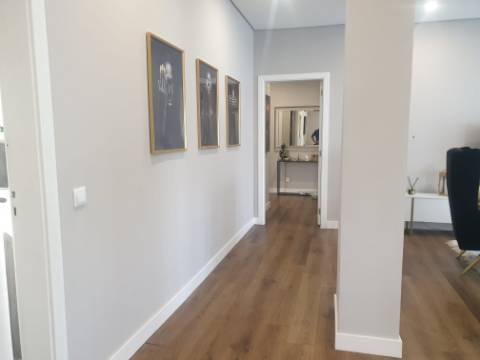 Apartamento T3 em Condominio Privado com Piscina. Vista Mar em Sesimbra