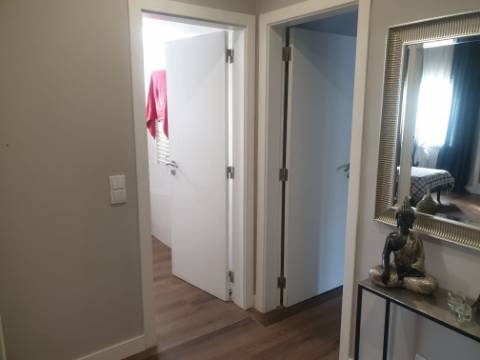 Apartamento T3 em Condominio Privado com Piscina. Vista Mar em Sesimbra