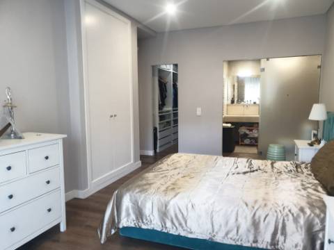 Apartamento T3 em Condominio Privado com Piscina. Vista Mar em Sesimbra