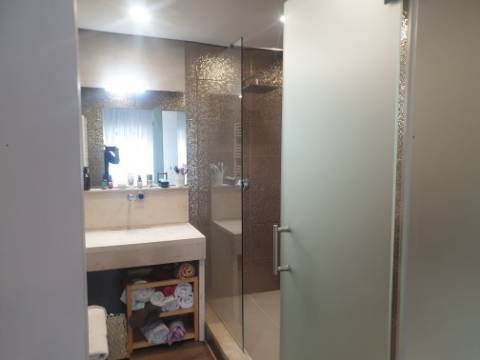 Apartamento T3 em Condominio Privado com Piscina. Vista Mar em Sesimbra