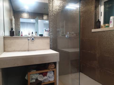 Apartamento T3 em Condominio Privado com Piscina. Vista Mar em Sesimbra