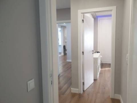 Apartamento T3 em Condominio Privado com Piscina. Vista Mar em Sesimbra