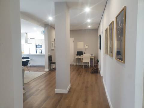 Apartamento T3 em Condominio Privado com Piscina. Vista Mar em Sesimbra