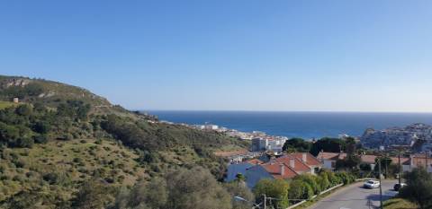 Apartamento T3 em Condominio Privado com Piscina. Vista Mar em Sesimbra