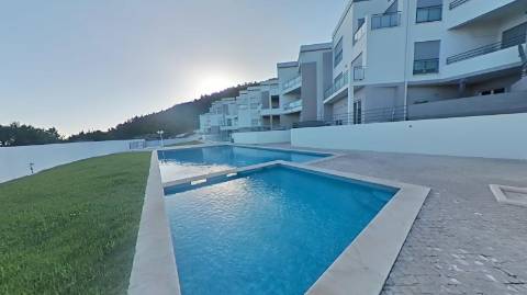 Apartamento T3 em Condominio Privado com Piscina. Vista Mar em Sesimbra