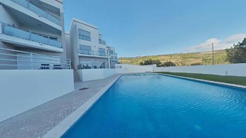 Apartamento T3 em Condominio Privado com Piscina. Vista Mar em Sesimbra
