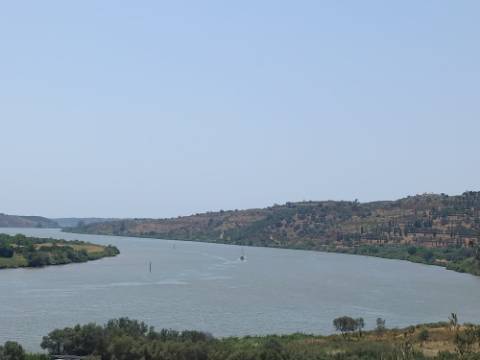 TERRENO COM 12.880 M2 - COM DUAS FRENTES: RIO E RIBEIRA - FOZ DE ODELEITE - CASTRO MARIM - ALGARVE