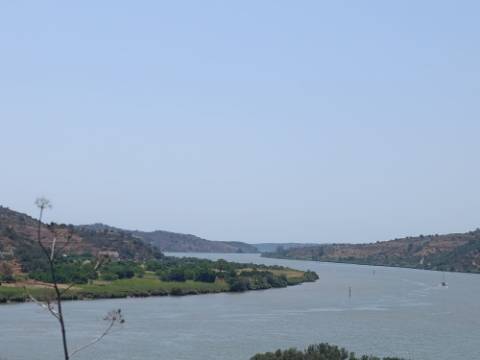 TERRENO COM 12.880 M2 - COM DUAS FRENTES: RIO E RIBEIRA - FOZ DE ODELEITE - CASTRO MARIM - ALGARVE