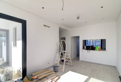 Moradia geminada nova de 3 quartos em Bernarda, Altura, com terraço.