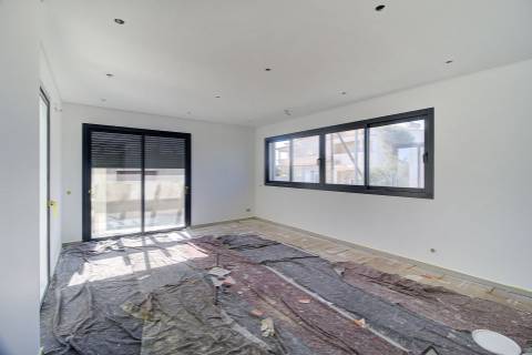 Moradia geminada nova de 3 quartos em Bernarda, Altura, com terraço.