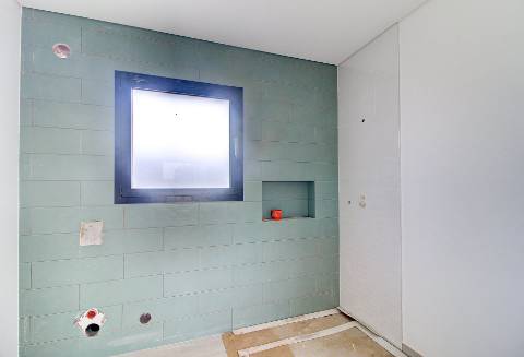 Moradia geminada nova de 3 quartos em Bernarda, Altura, com terraço.