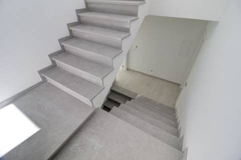 Moradia geminada nova de 3 quartos em Bernarda, Altura, com terraço.