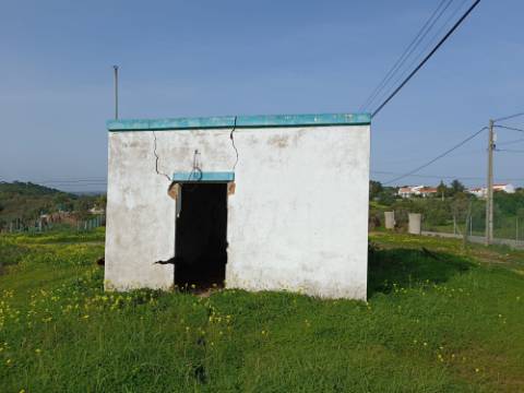 MORADIA TÉRREA - COM TERRENO DE 11.820 M2 - COM POMAR - RIO SECO - CASTRO MARIM - ALGARVE