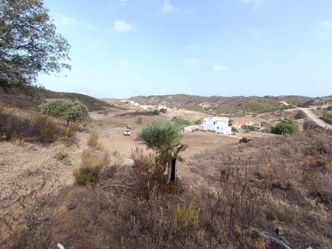 TERRENO RUSTICO COM 6000 M2 - JUNTO A ALDEIA DO TANOEIRO EM CASTRO MARIM - ALGARVE