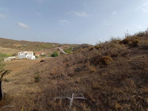 TERRENO RUSTICO COM 6000 M2 - JUNTO A ALDEIA DO TANOEIRO EM CASTRO MARIM - ALGARVE