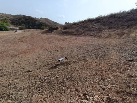 TERRENO RUSTICO COM 6000 M2 - JUNTO A ALDEIA DO TANOEIRO EM CASTRO MARIM - ALGARVE