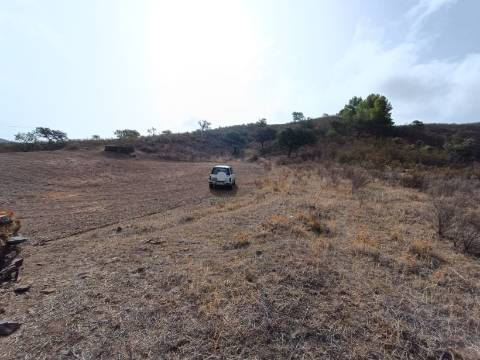 TERRENO RUSTICO COM 6000 M2 - JUNTO A ALDEIA DO TANOEIRO EM CASTRO MARIM - ALGARVE