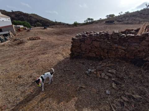 TERRENO RUSTICO COM 6000 M2 - JUNTO A ALDEIA DO TANOEIRO EM CASTRO MARIM - ALGARVE