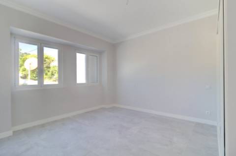 Excelente moradia nova V6 com 3 Salas para venda.