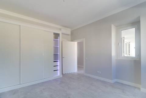 Excelente moradia nova V6 com 3 Salas para venda.