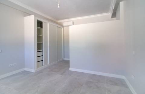 Excelente moradia nova V6 com 3 Salas para venda.