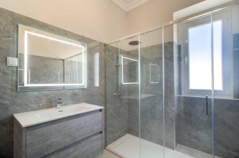 Excelente moradia nova V6 com 3 Salas para venda.