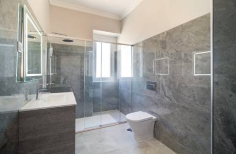 Excelente moradia nova V6 com 3 Salas para venda.