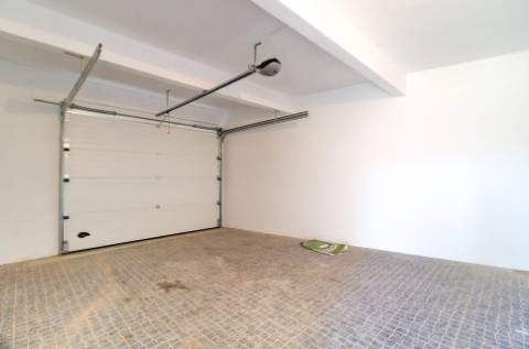 Excelente moradia nova V6 com 3 Salas para venda.