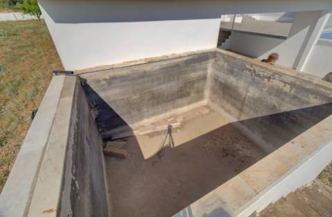 Excelente moradia nova V6 com 3 Salas para venda.