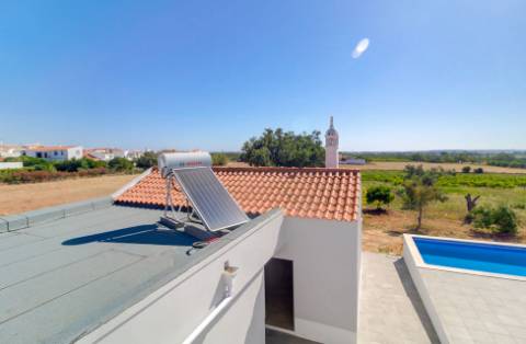 Excelente moradia nova V6 com 3 Salas para venda.