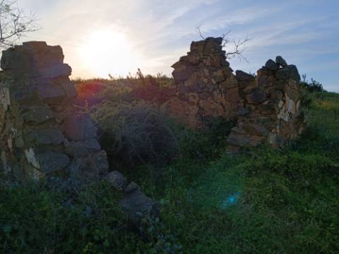 TERRENO MISTO COM 9.160 M2 - COM URBANO - ARMAZEM / GARAGEM - JUNQUEIRA - CASTRO MARIM - ALGARVE