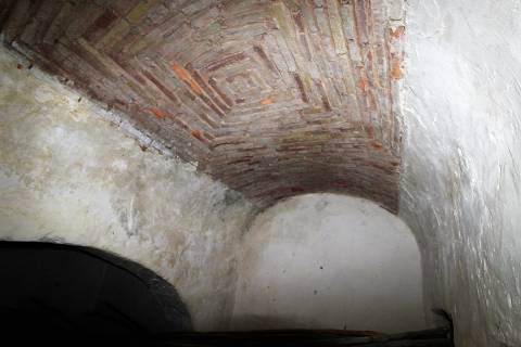 Para Reconstruir...Terreno com Ruína perto de Pechão!!!