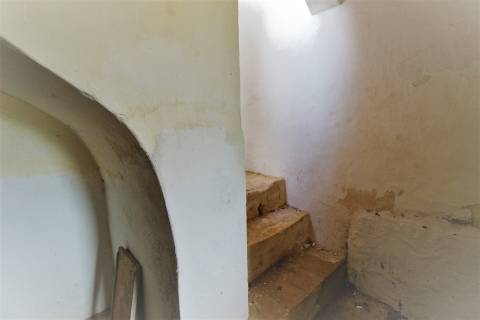 Para Reconstruir...Terreno com Ruína perto de Pechão!!!