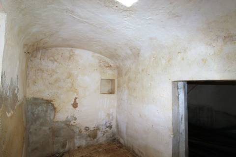 Para Reconstruir...Terreno com Ruína perto de Pechão!!!